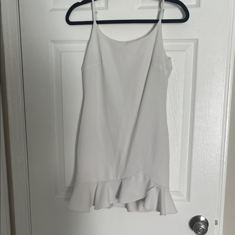 Elegant White Ruffle Hem Women's Dress